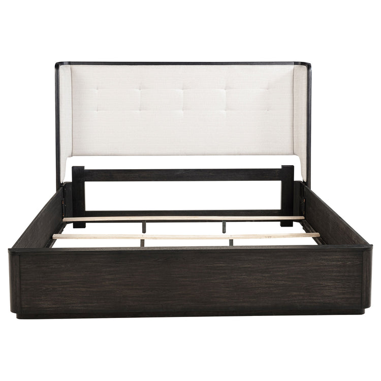 Leandro Wingback Bed