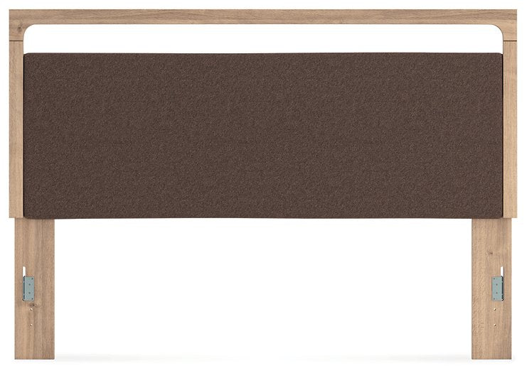 Kinlanni Upholstered Bed