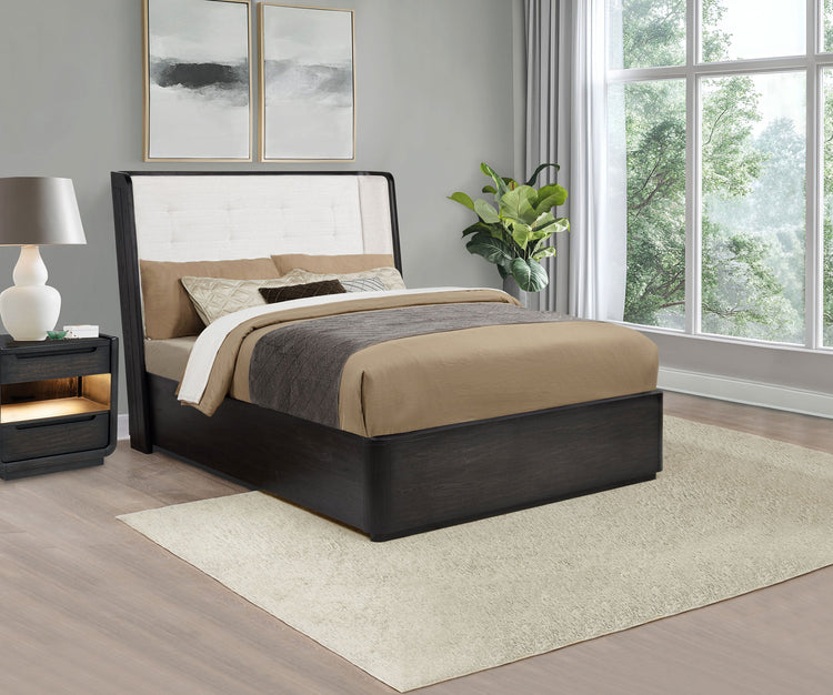 Leandro Wingback Bed